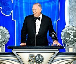 Andy Vickery texasi ügyvéd átveszi a CCHR Emberi Jogi Díját